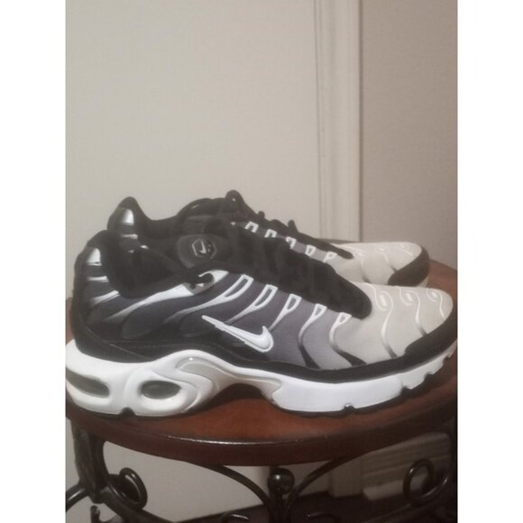 Nike Air Max Plus (GS) 655020-077 Black/White Size 5.5Y Women's Size 7 - Picture 1 of 11